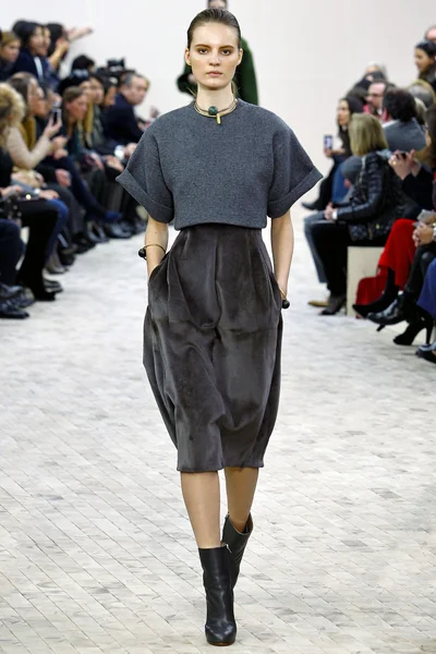 Look 18